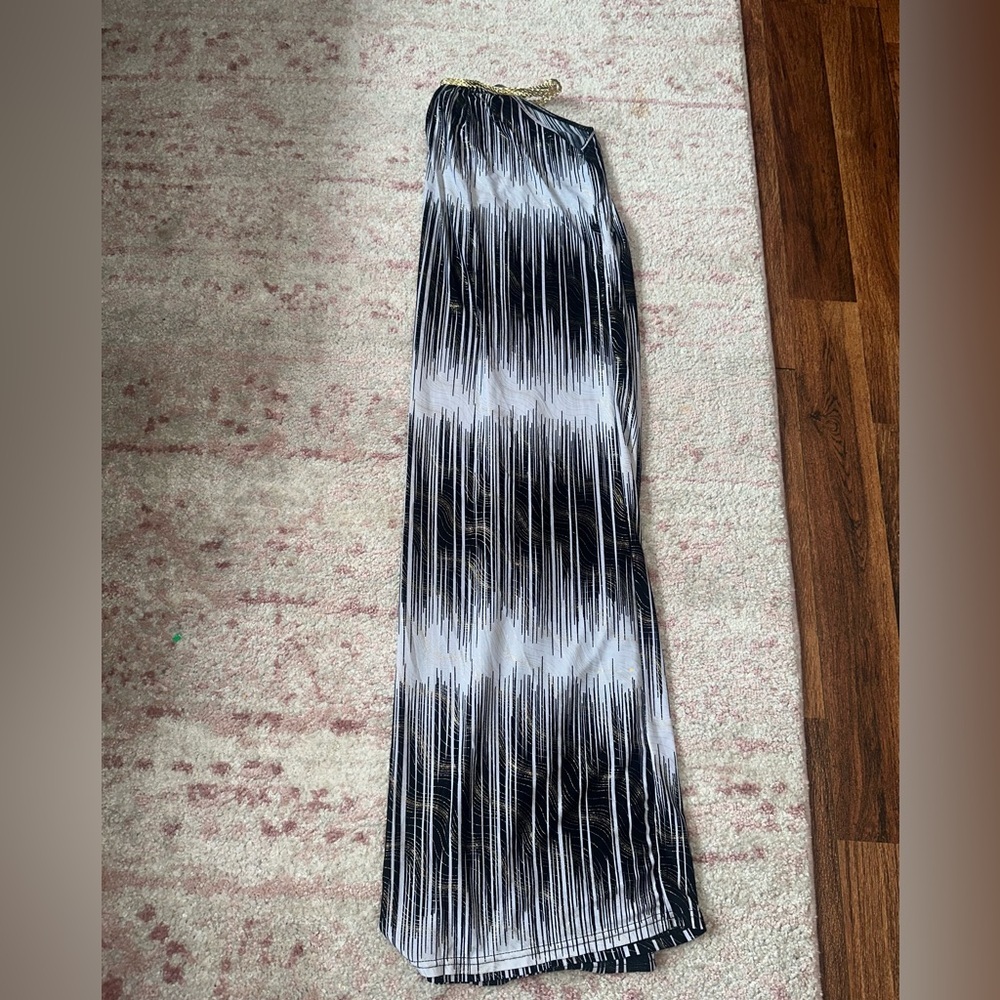 Chic Black and White Maxi Skirt - Picture 4 of 6
